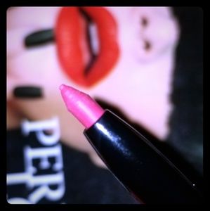 Retractable lip liner